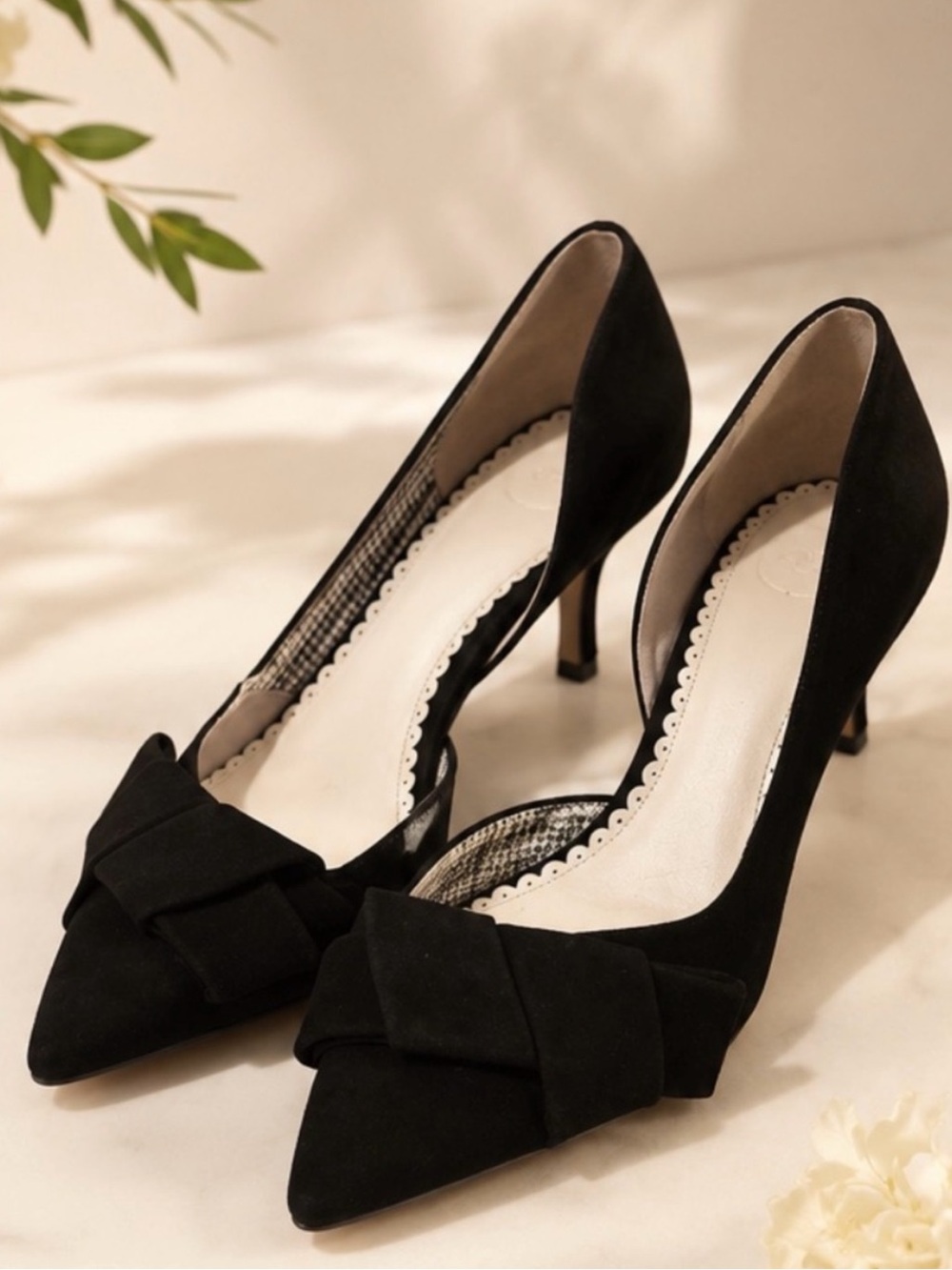1901 Classic Black Pointed-Toe Women’s Heels with Knot Accent